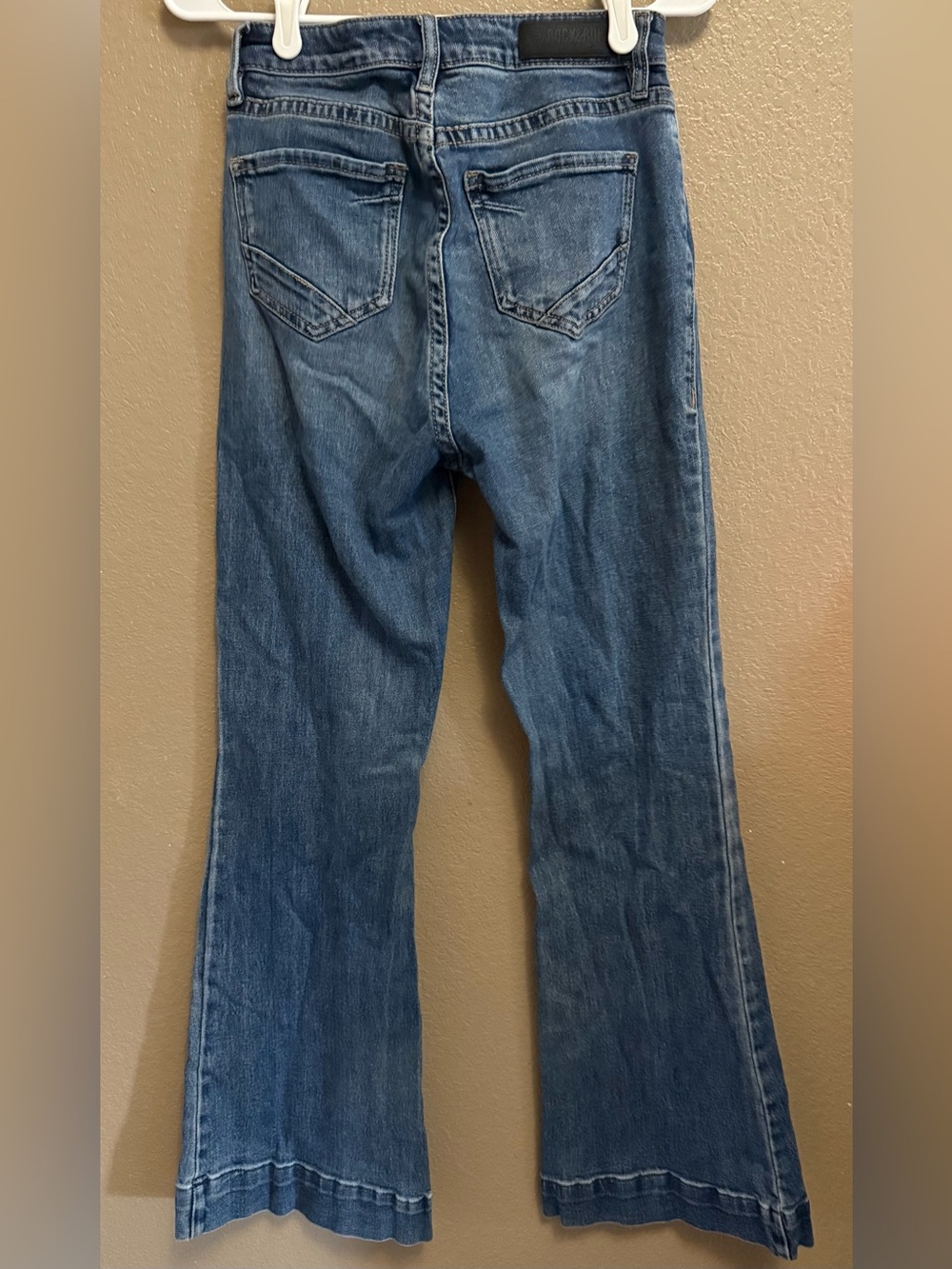 Women's Blue Flare Jeans — Classic Mid Wash